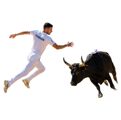 raseteur leaping the barrier ahead of a Camargue bull