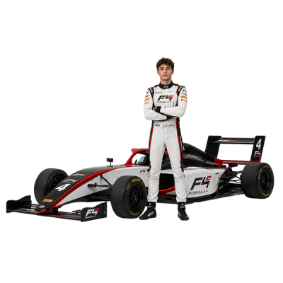 jeune pilote en Formule 4 sur la grille de départ