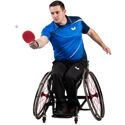 pongiste handisport renvoyant la balle